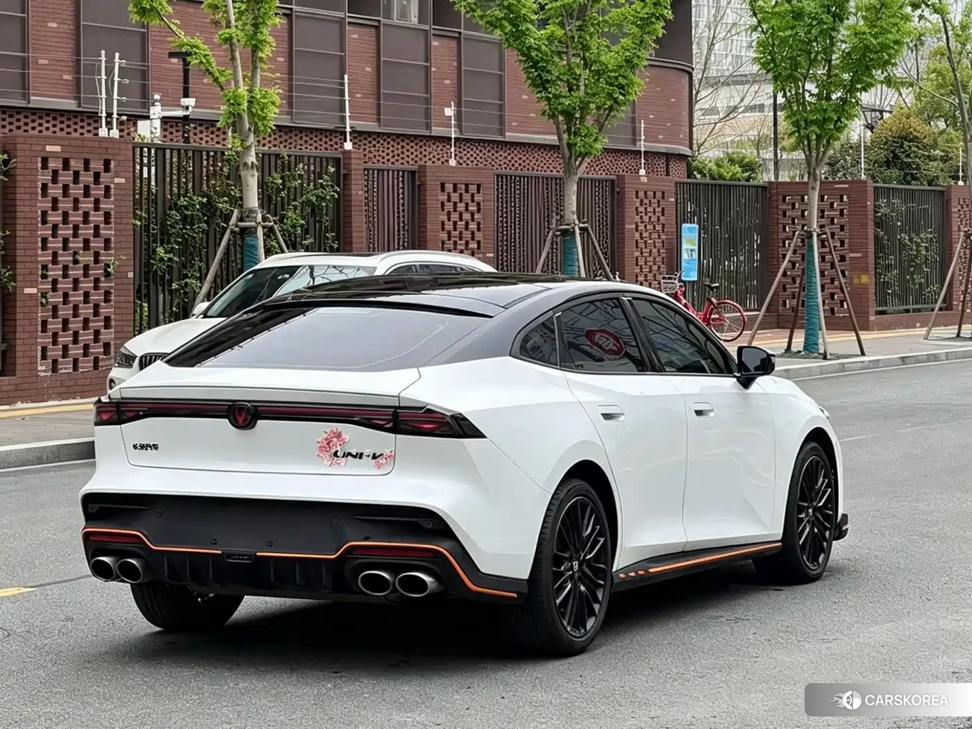 Chang'an UNI-V 2025 Белый из Китая, фото 4