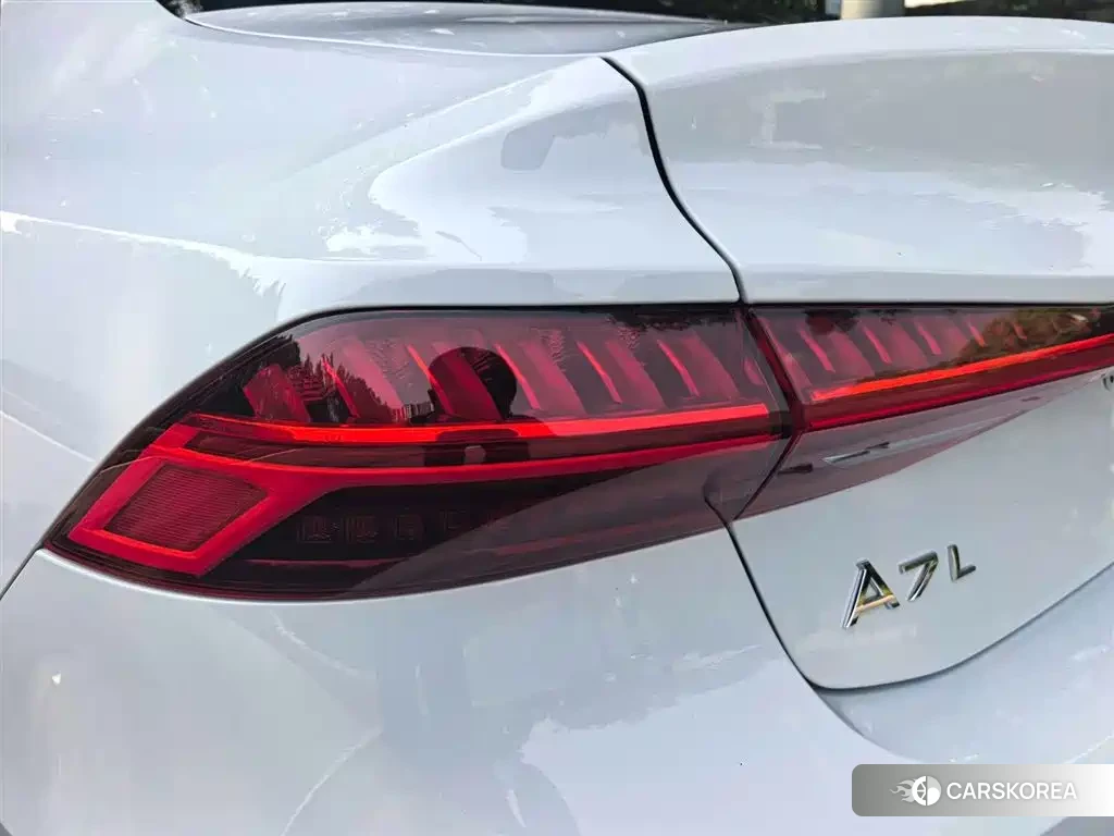 Audi A7L id 4570354 из Китая 18