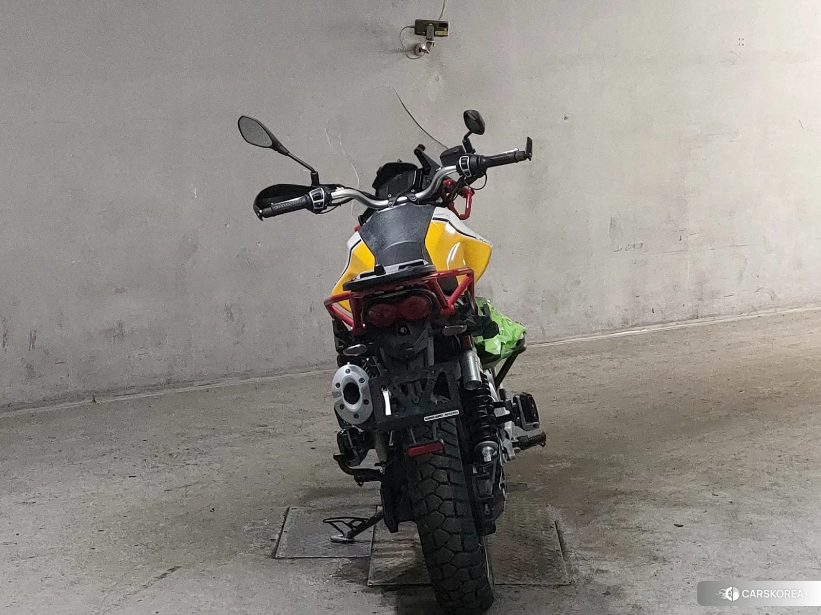 MOTO GUZZI V85 TT 2021 из Японии, фото 2