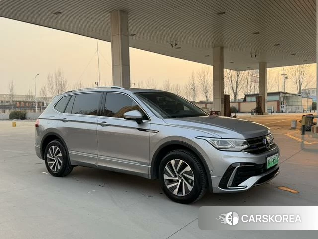 Volkswagen Tiguan L PHEV 2024 Серебристо-серый из Китая, фото 4