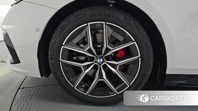 BMW 5 Series (G60) id 4242679 из Кореи 30