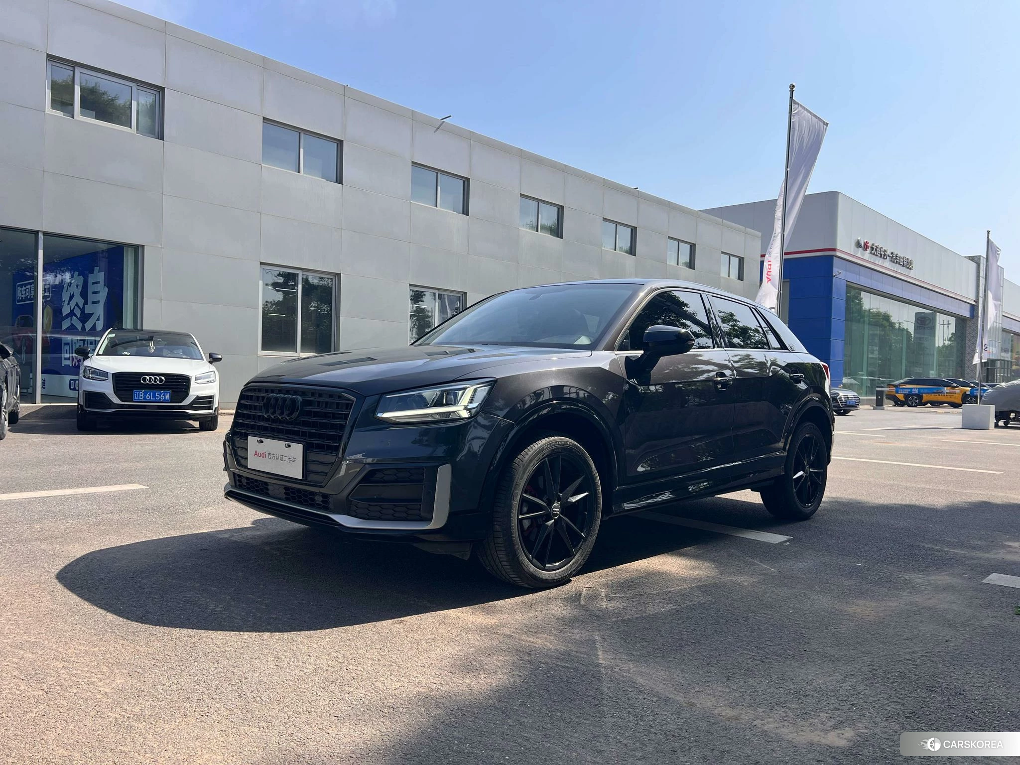 Audi Q2L 2020 Темно-серый из Китая, фото 4