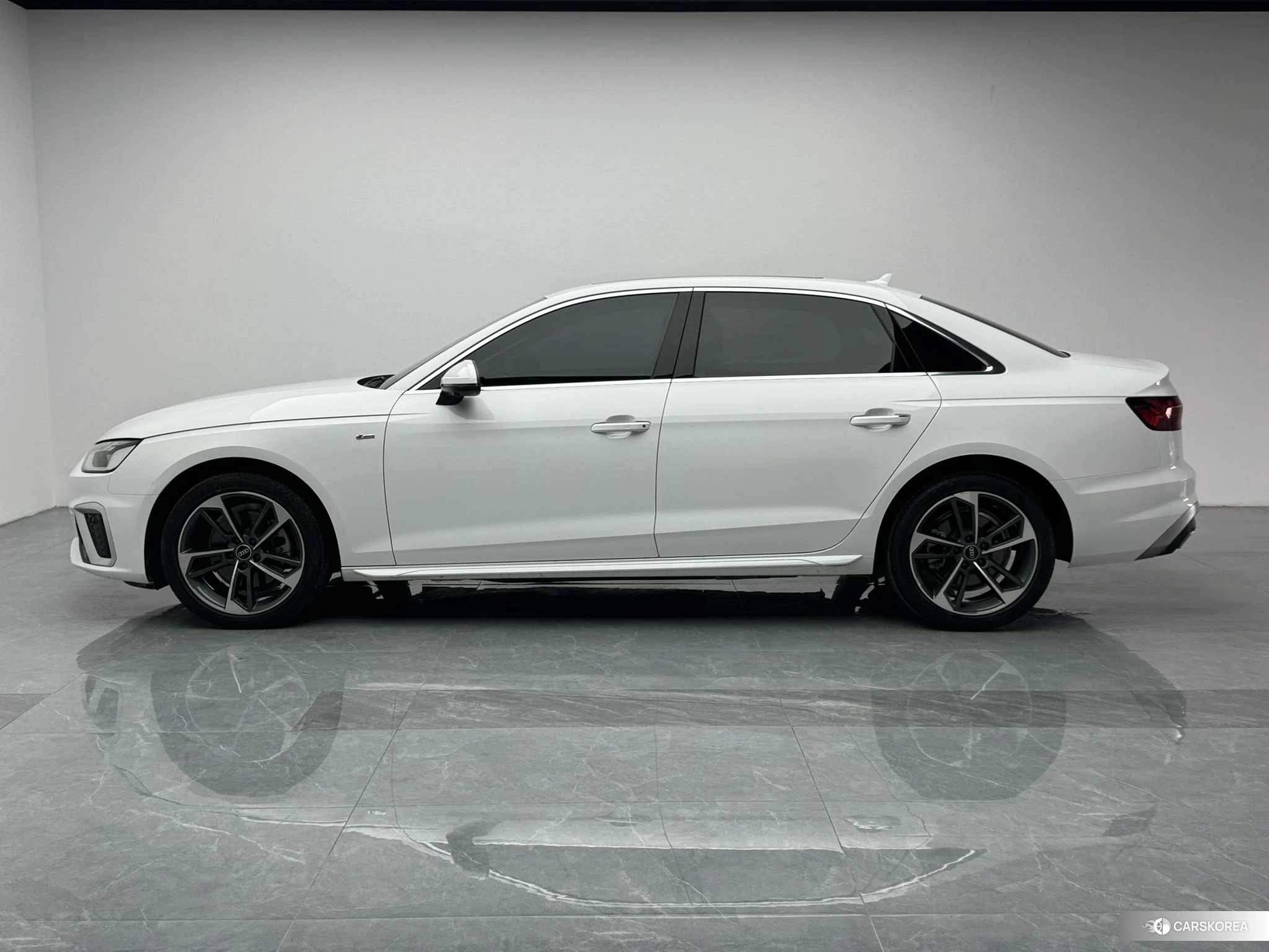 Audi A4L id 4461788 из Китая 14
