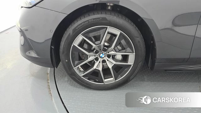 BMW 5 Series (G60) id 4649629 из Кореи 26