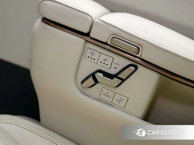 Lexus LM id 4262245 из Китая 13
