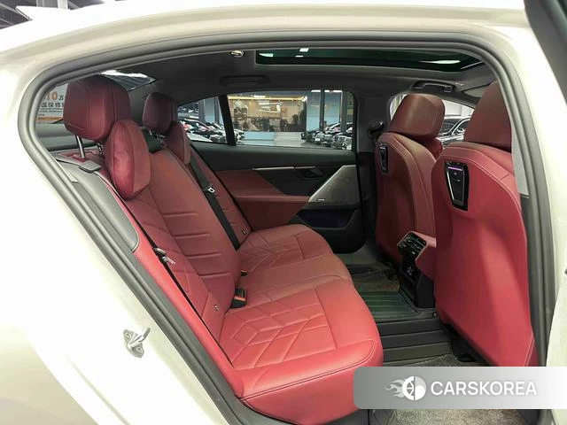 BMW 5 series 2025 Белый из Китая, фото 4