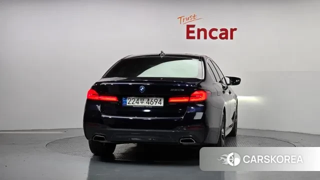 BMW 5 Series (G30) id 3438110 из Кореи 14