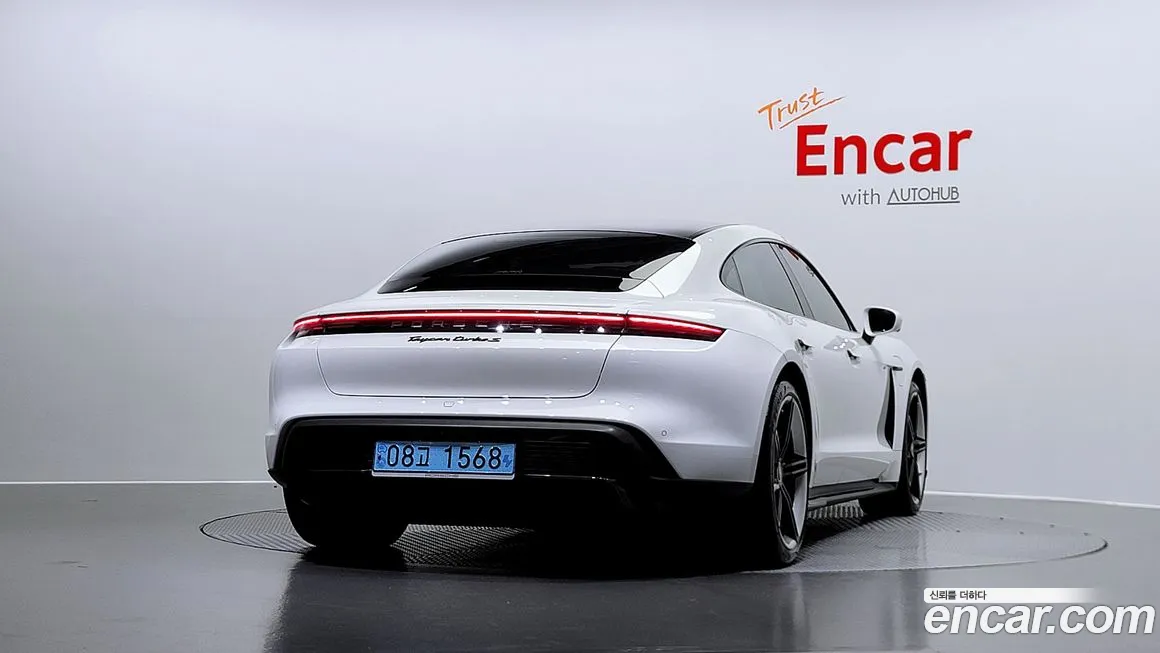 Porsche Taycan id 1557638 из Кореи 14