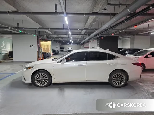 Lexus ES300h 7th generation 2024 Белый из Кореи, фото 4