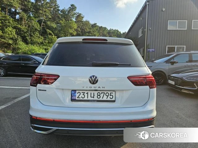 Volkswagen Tiguan Allspace 2023 Белый из Кореи, фото 4