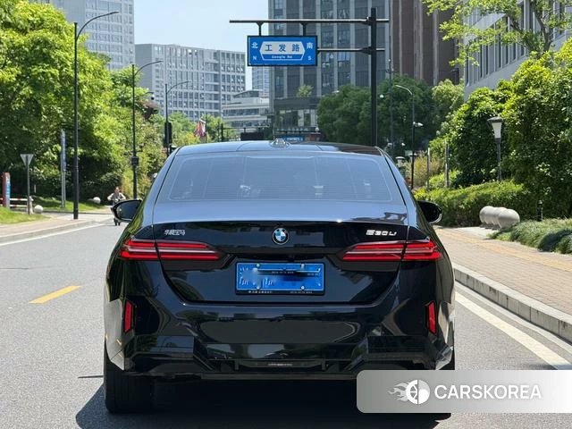 BMW 5 series 2025 Черный из Китая, фото 4