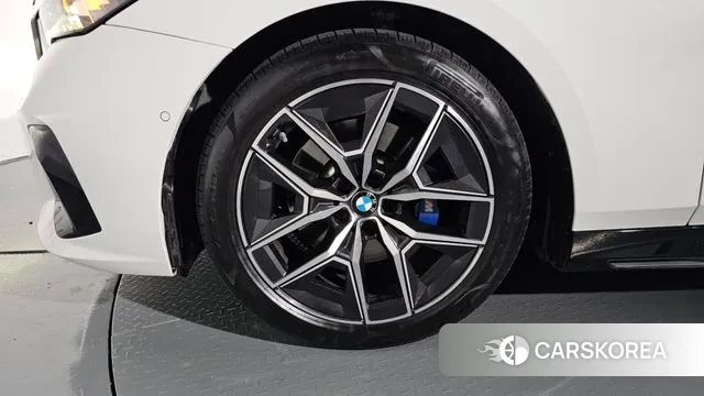 BMW 5 Series (G60) id 3388445 из Кореи 14