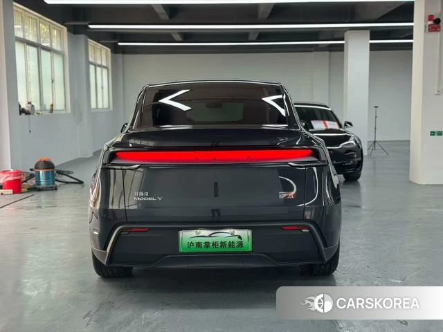 Tesla Model Y 2025 Темно-серый из Китая, фото 4