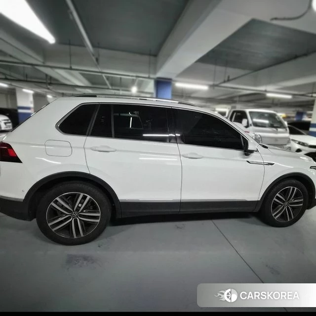 Volkswagen Tiguan second Generation 2024 Белый из Кореи, фото 4