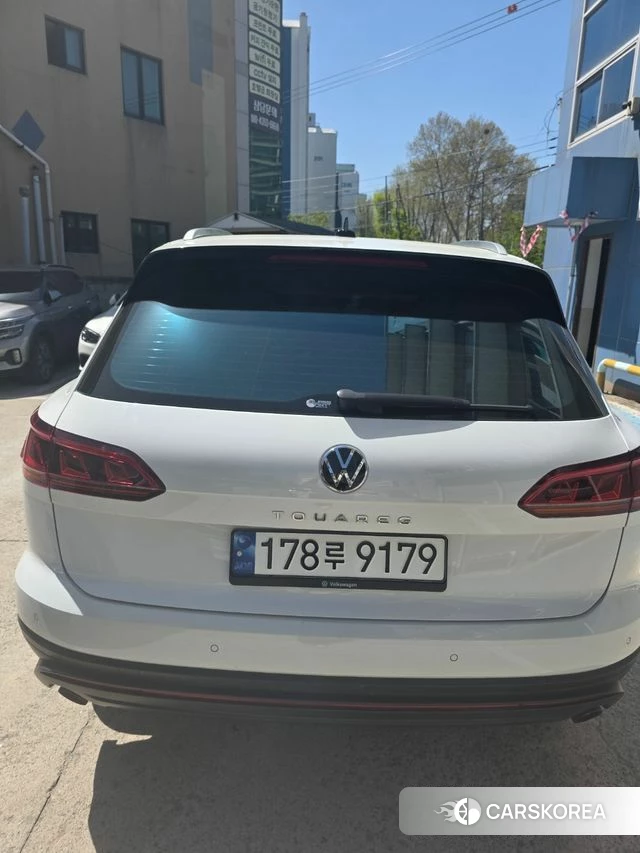 Volkswagen Touareg 3rd generation 2022 Белый из Кореи, фото 4