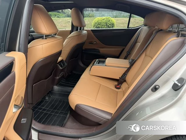 Lexus ES 2021 Серебристо-серый из Китая, фото 4
