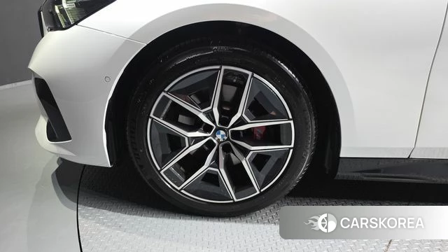 BMW 5 Series (G60) id 4669637 из Кореи 27