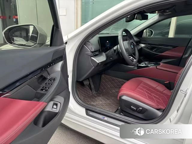 BMW 5 series 2025 Белый из Китая, фото 4