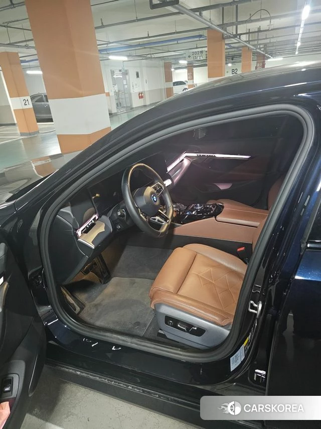 BMW i5 (G60) 2023 Черный из Кореи, фото 4