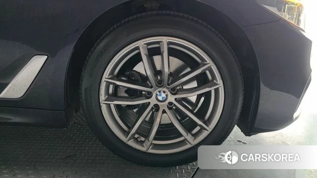 BMW 5 Series (G30) id 3861689 из Кореи 14