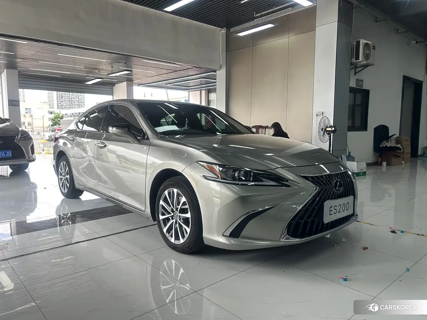 Lexus ES 2023 Silver/gray из Китая, фото 4