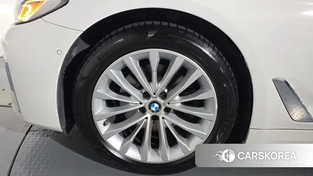 BMW 5 Series (G30) id 3366715 из Кореи 14