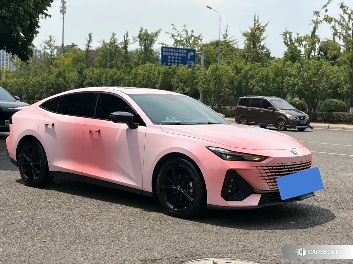 Chang'an UNI-V 2024 Red/purple из Китая, фото 4