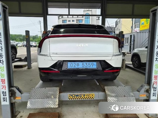 Kia EV6 2022 Белый из Кореи, фото 4