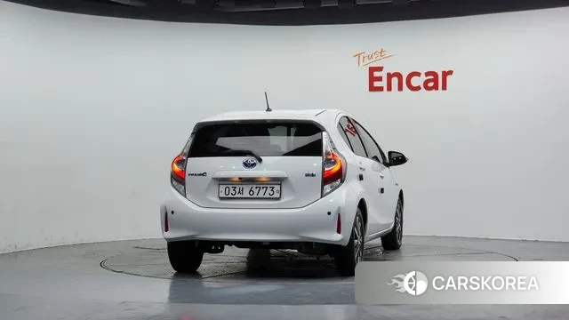 Toyota Prius C id 3034222 из Кореи 14