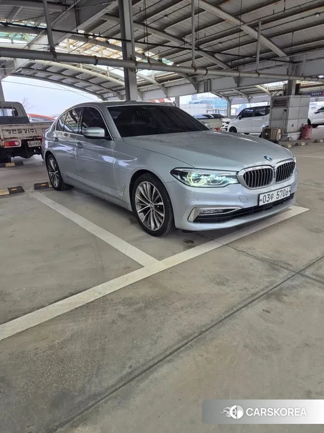 BMW 5 Series (G30) 2018 Серебристо-серый из Кореи, фото 4