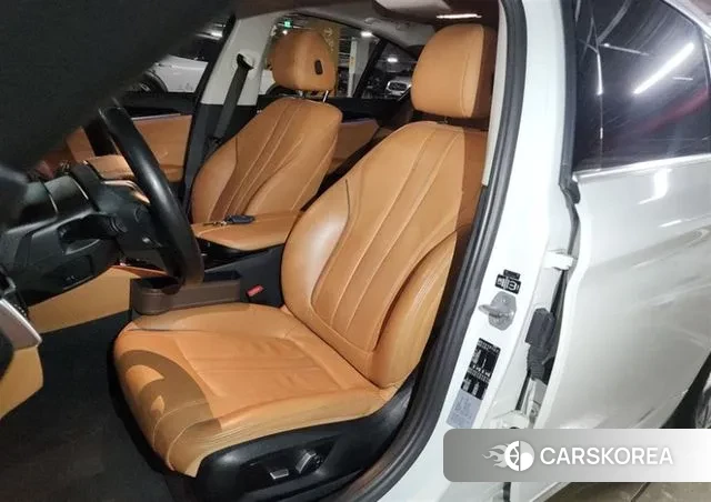 BMW 5 Series (G30) 2018 Белый из Кореи, фото 4