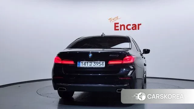 BMW 5 Series (G30) id 3433297 из Кореи 14