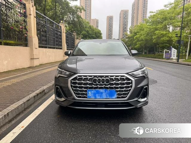 Audi Q3 2024 Серебристо-серый из Китая, фото 5