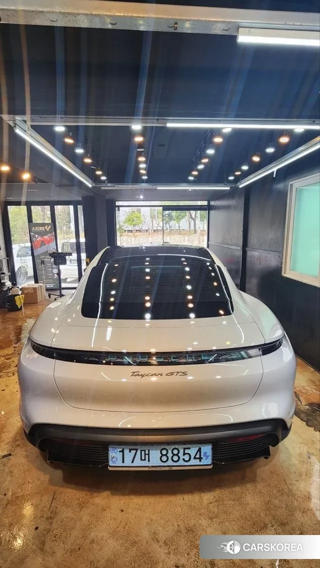 Porsche Taycan 2023 Серебристо-серый из Кореи, фото 4