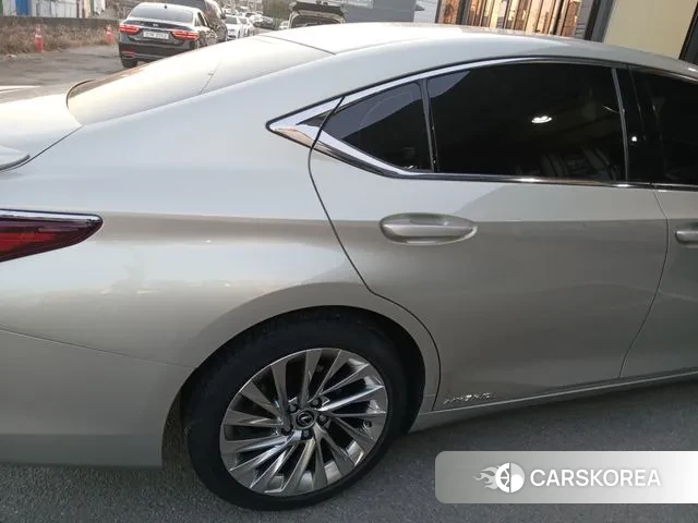 Lexus ES300h 7th generation 2019 Жемчужный цвет из Кореи, фото 5