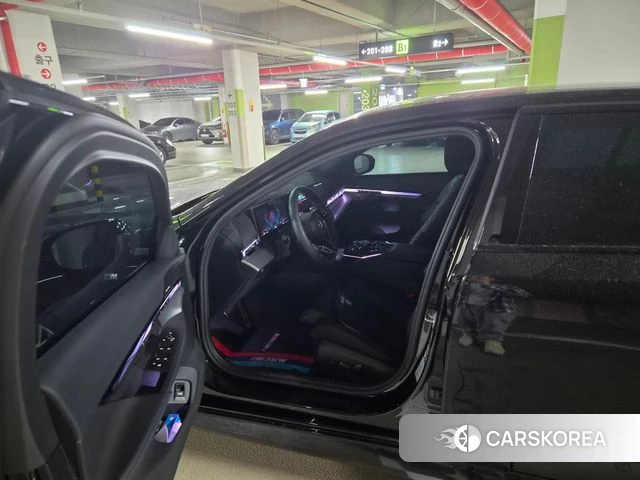 BMW 5 Series (G60) 2025 Черный из Кореи, фото 4