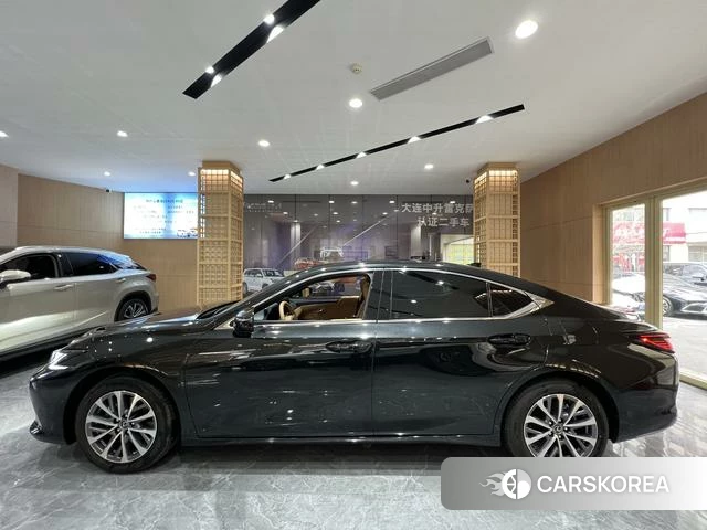 Lexus ES id 4190384 из Китая 13