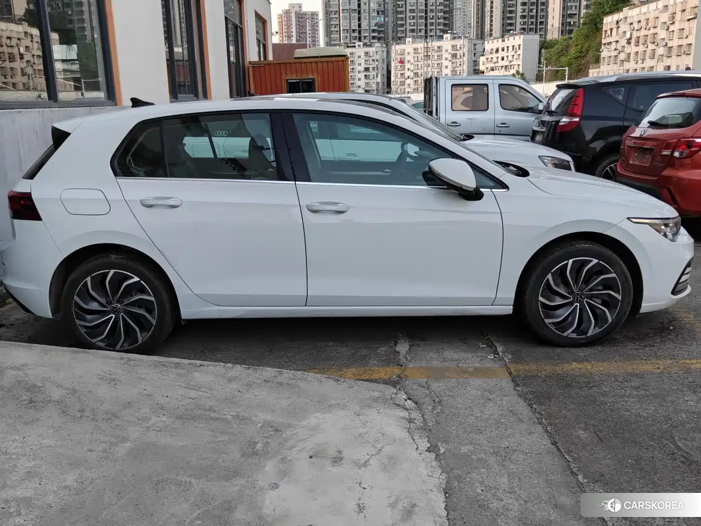 Volkswagen Golf 2023 Белый из Китая, фото 4