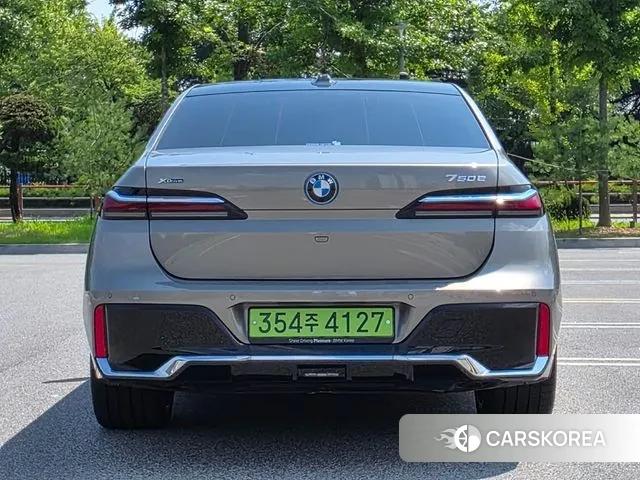 BMW 7 Series (G70) id 2888912 из Кореи 14