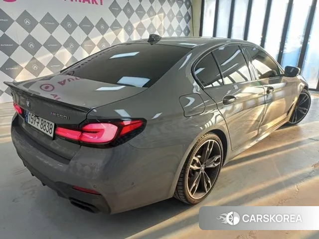 BMW 5 Series (G30) 2021 Серебристо-серый из Кореи, фото 4
