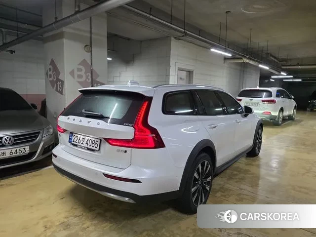 Volvo V60 Cross-Country 2nd Generation 2022 Белый из Кореи, фото 6