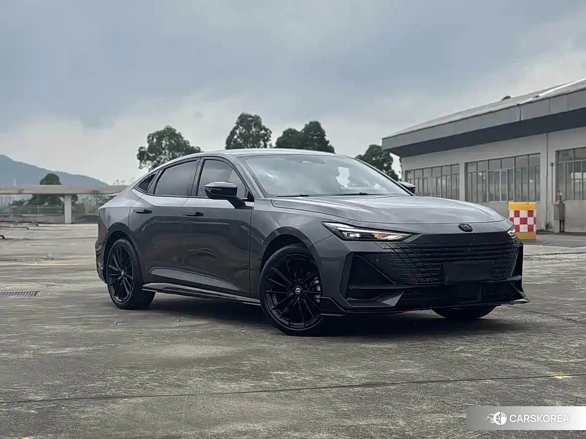 Chang'an Changan UNI-V 2024 Silver/gray из Китая, фото 4