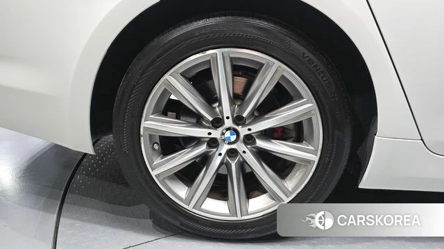 BMW 5 Series (G30) id 3834726 из Кореи 13