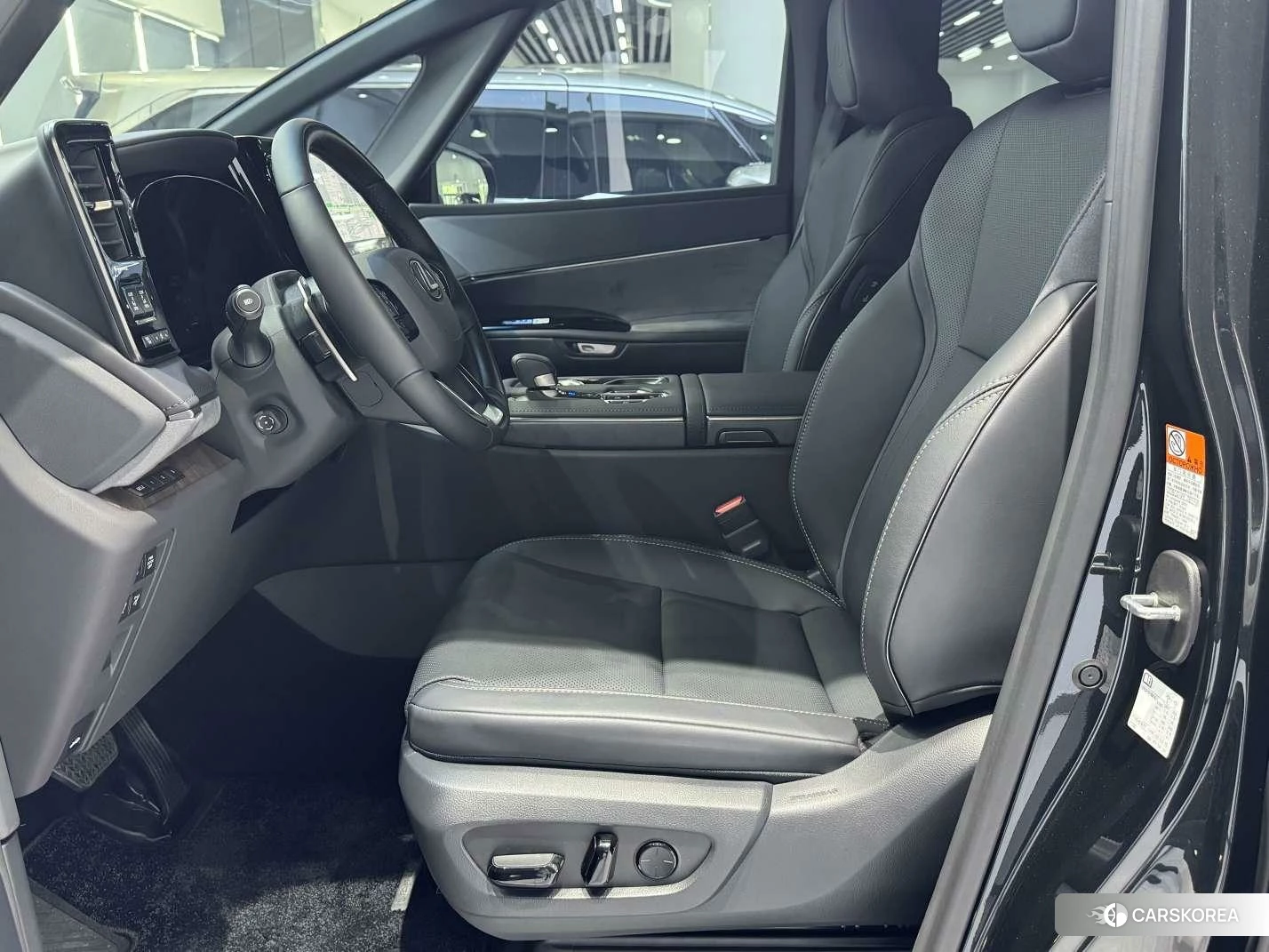 Lexus LM id 4452582 из Китая 7