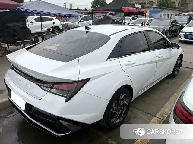 Hyundai Elantra 2023 Белый из Китая, фото 5