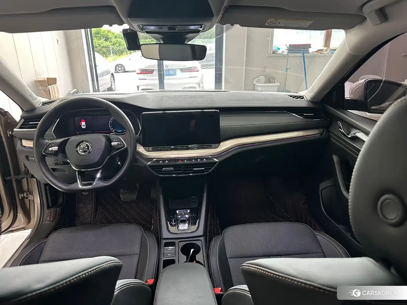 Skoda Octavia 2023 Champagne/brown из Китая, фото 6