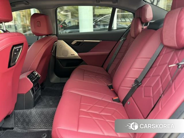 BMW 5 series 2024 Темно-серый из Китая, фото 5