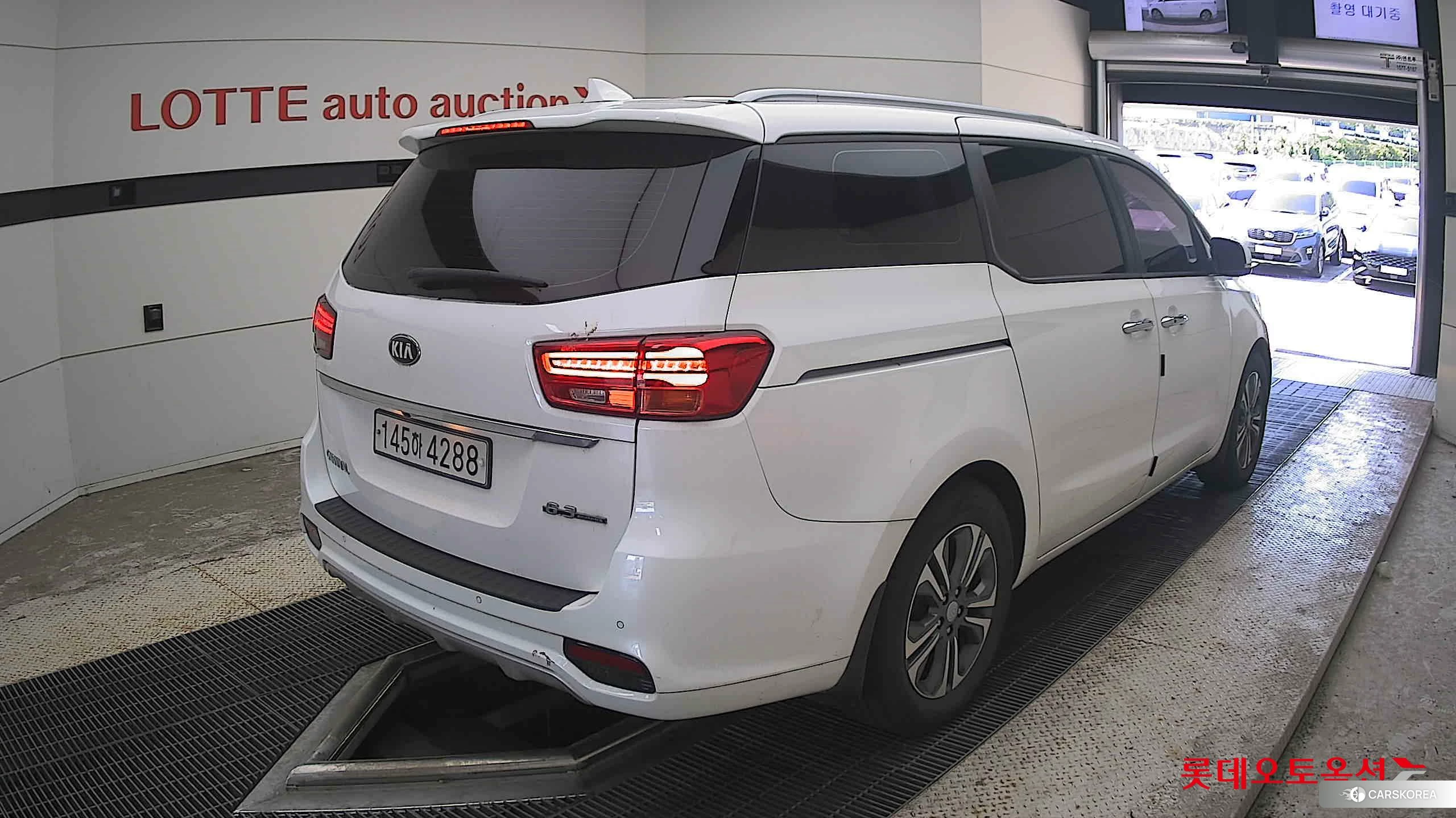 Kia Carnival id 4679356 из Кореи 31