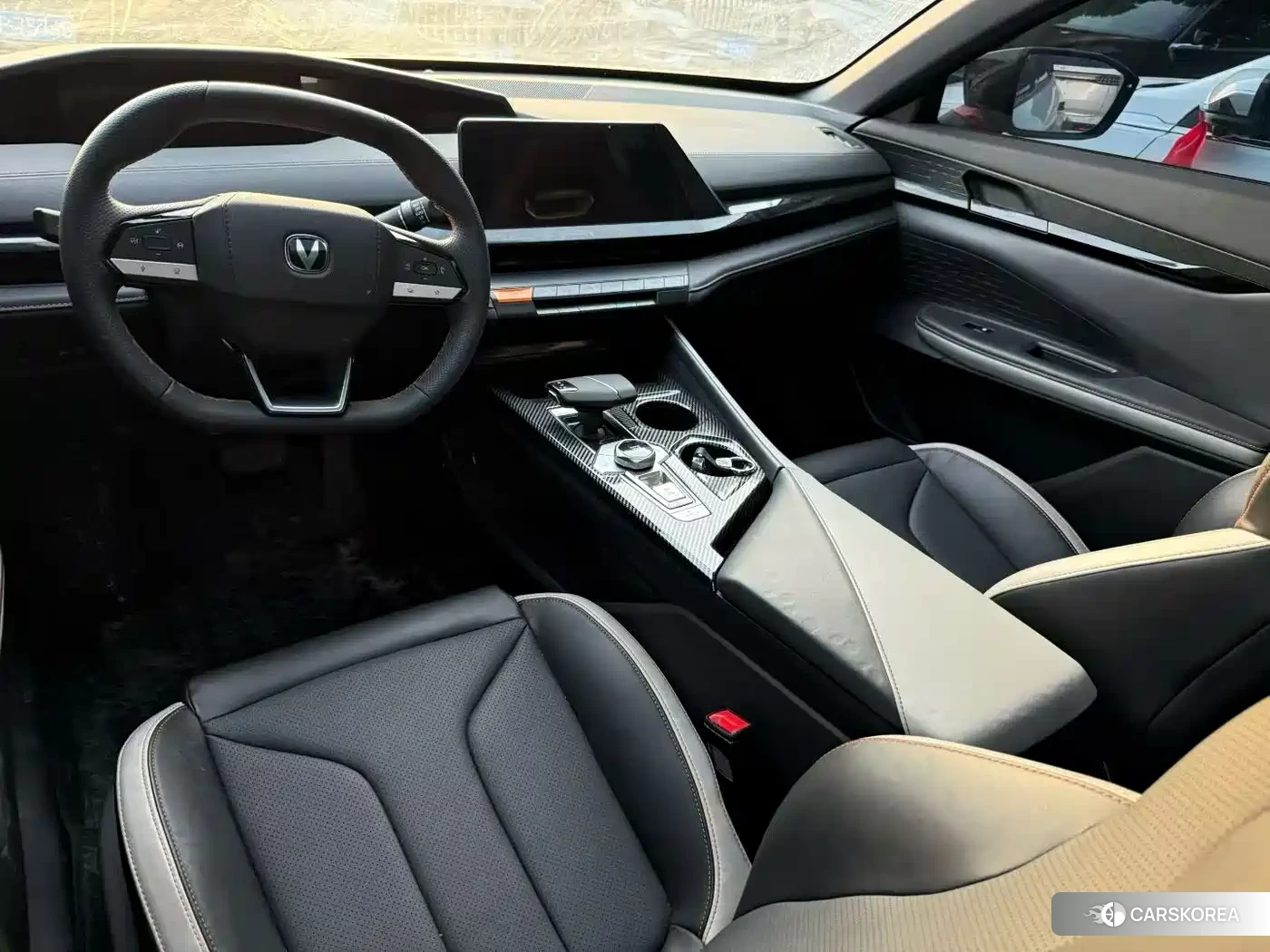 Chang'an Changan UNI-V 2023 Белый из Китая, фото 4