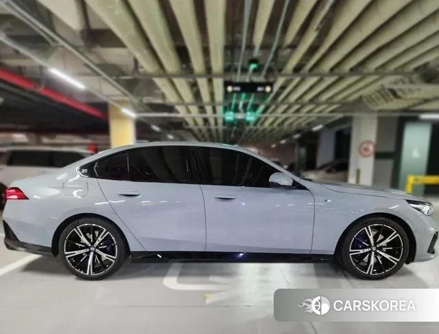 BMW 5 Series (G60) id 3732182 из Кореи 14